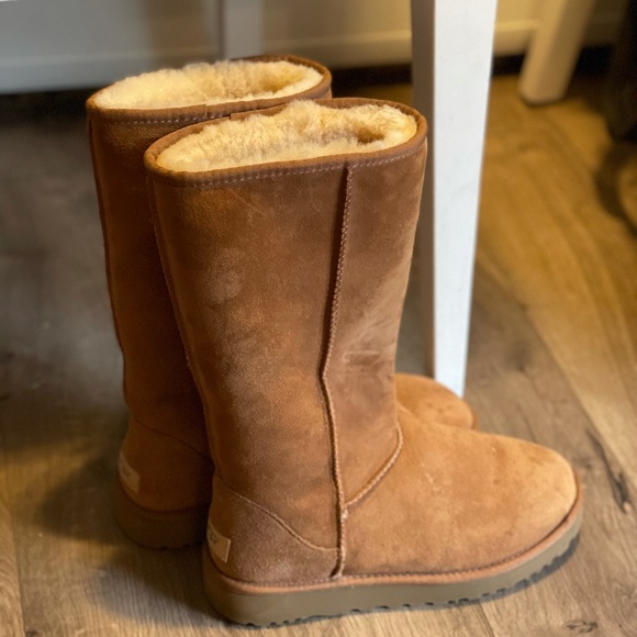 UGG Classic II Genuine Shearling Lined Tall Boot - Picture 3 of 7